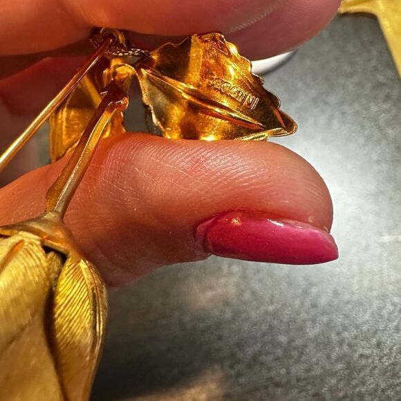 Vintage signed Giovanni Gold Tone Rose Brooch! - Picture 7 of 9